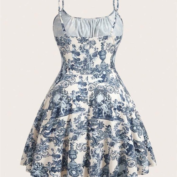 Elegant Blue and White Floral Dress - Picture 2 of 3